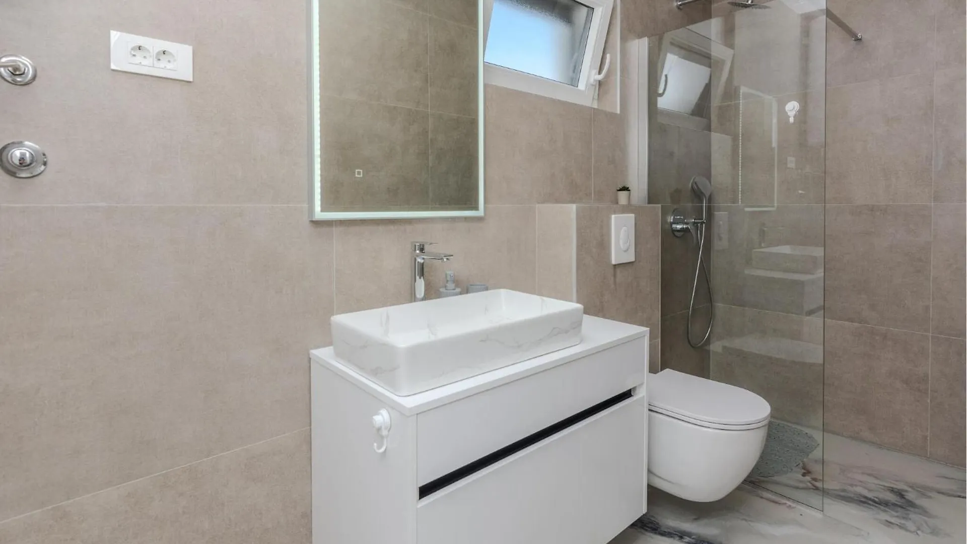 Hébergement de vacances Gorgeous Home In Vrsi With Outdoor Swimming Pool
