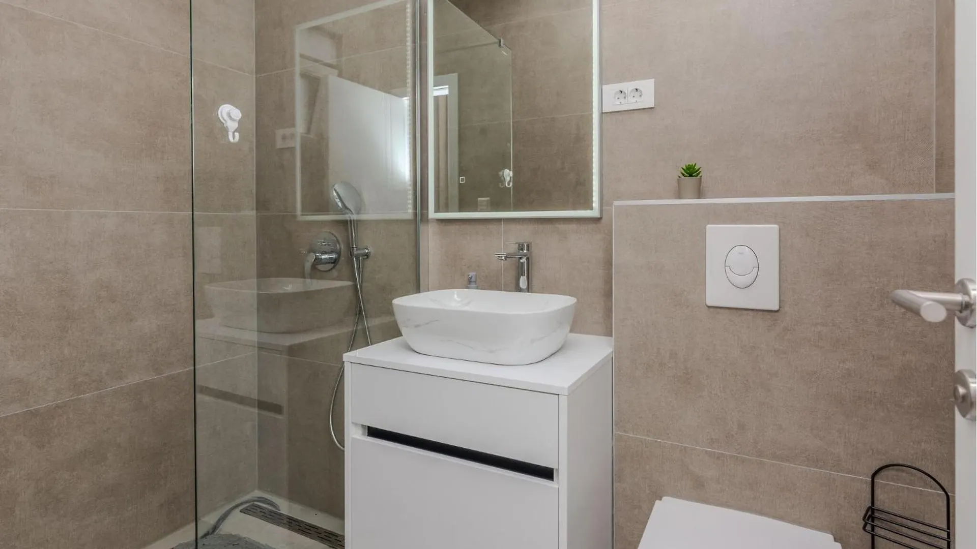 Hébergement de vacances Gorgeous Home In Vrsi With Outdoor Swimming Pool Croatie
