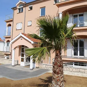 Apartman Mk Nin, Vrsi